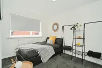 Cosy 2-Bed House | Bury | Free Parking | Near Manchester