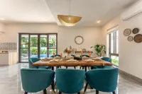 ELIVAAS Casa Del Mundo Luxe Pet friendly - balcony