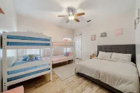 Ocean Village Retreat , Walk to Beach+Private Dock