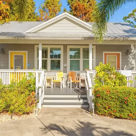 Key West Style Cottage - with pool/hot-tub