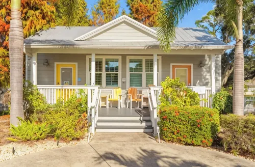 Key West Style Cottage - with pool/hot-tub