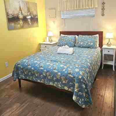 2Bdrm Beach Escape! Relaxation, Sun and Fun! Rooms