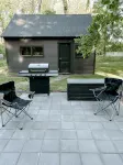 Remodeled cottage with great outdoor space, close to everything - pet friendly! - Wifi
