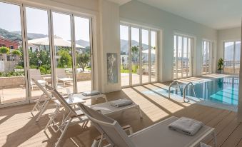 Lazure Hotel & Marina