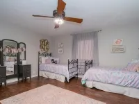 Spacious 5-Bedroom Lake House on Lake Gladewater Ξενοδοχεία στην πόλη Gladewater