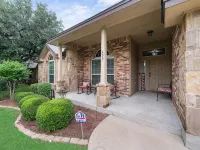 Large Belton Home near Expo Ctr 벨톤 호텔