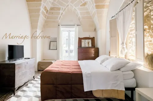 Explore the Historic City on Foot from an Old Town House - บังกะโล