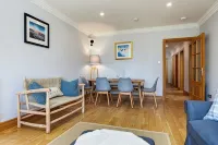 Superior, central 3-bedroom apartment with parking in charming St Andrews - Apartments