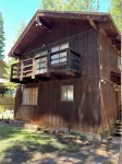 Vintage 4-bedroom cabin in Lake Almanor West with WiFi