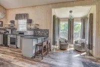 Centrally Located in the Heart of Hocking Hills, Minutes from Hiking & Shopping