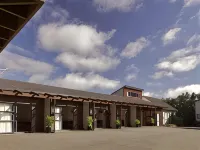 高山汽車旅館和背包客