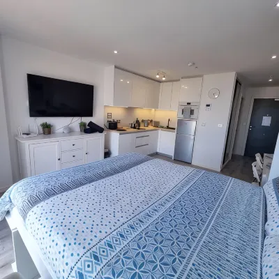 Top Floor Studio - The Hub Gibraltar - Self Catering Hotels in de buurt van Rock of Gibraltar