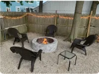 Townhouse Close to Downtown Newport & Beaches - บังกะโล