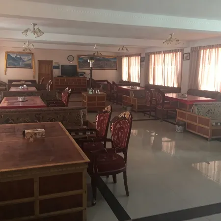 Tingri Baiba Hotel (Everest Avenue)