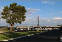 New Corral Motel - parking
