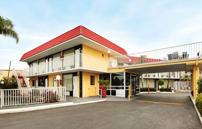 Express Inn & Suites - 5 Miles from St Petersburg Clearwater Airport