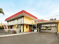 Express Inn & Suites - 5 Miles from St Petersburg Clearwater Airport Hotels in Pinellas Park