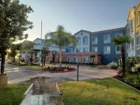 Spark by Hilton Redlands - Pools