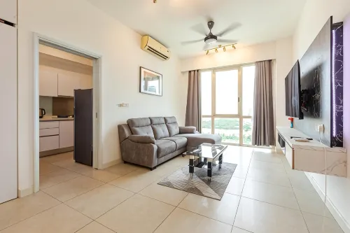 HostaHome Suites at Afiniti Residence Walk to Legoland - Rooftop Pools