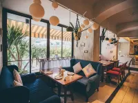 Josh Hotel Отели рядом с достопримечательностью «Станция BTS Ари»
