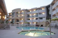 La Quinta Inn & Suites by Wyndham Pomona - Pools