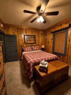 Lakeside Hideaway: Full-Home Retreat on the Remote Boney Falls Basin