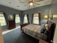 Spacious and comfortable 3-bedroom house in peaceful Somerset, KY. All amenities - 3-Star