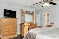 Green Belt cul-de-sac with hiking trail in the heart of the city. 5 Miles -DFW