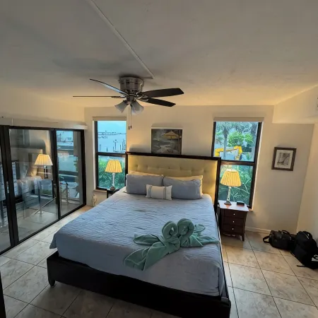 Walk to Downtown 5th Ave Naples & Beach 2-Master BR condo Waterfront Views -WiFi