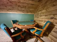 Charming Hilltop Hideaway Lodge in Blossom TX-4 bedroom- Sleeps up to 25