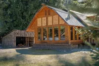 Yaak Riverfront Cabin -Hunting, Fishing & Family Get Away! - Hytter