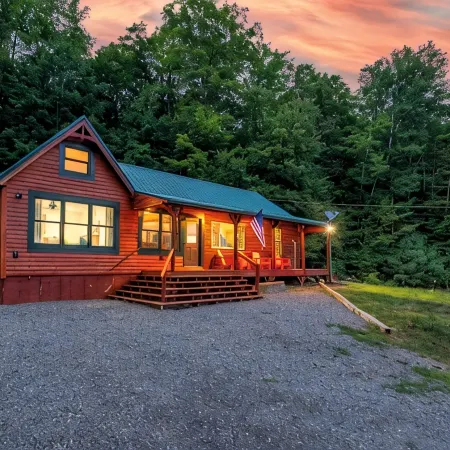 Huck's Hideaway - Mountain Views Near Rangeley! Pet Friendly!