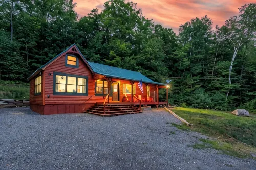 Huck's Hideaway - Mountain Views Near Rangeley! Pet Friendly!