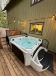 Blue Lake Springs Cabin Near Lake: Hot Tub, Fire Pit, Outdoor Shower, Pets, BBQ