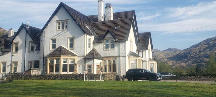 Stronachlachar Lodge - spacious with cinematic views, direct access to loch. Hotels in Stirling