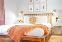 Cute 3 BDRM Near Main St. W/ Hot Tub, Fire Pit, 2 Patios, and a Backyard Oasis - Træningscentre