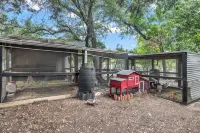 Gorgeous 6br Villa in Lovely Austin wt Massive Pool & Hot Tub + Goats & Chickens - 4-Star