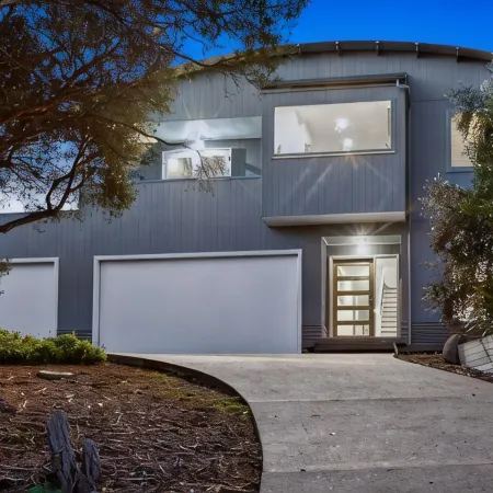 Coastal 5 Bedroom Rye beach escape - suitable for families or groups.
