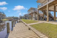 Waterfront Escape in Bay Stl with Dock,Pickleball, Ping Pong, Basketball & More!