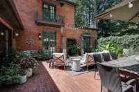 Well Appointed & Elegant Five Points Home - 4 stjerner