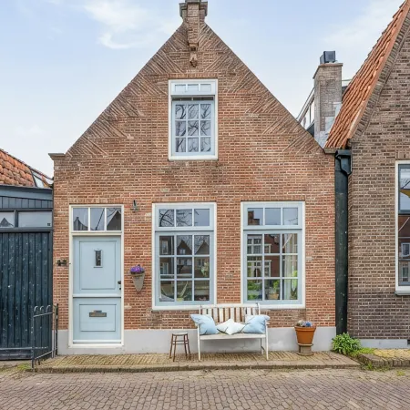 Authentic canal house 't Jannette, historical - cozy Hotels in Edam