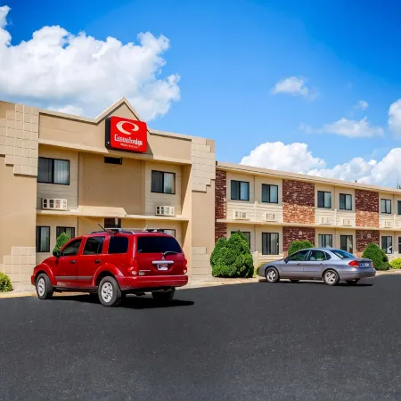 Econo Lodge Inn & Suites