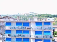 HOTEL MARE BLU Hotels in Pineto