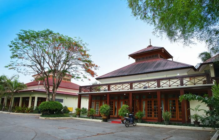 Pathein Hotel