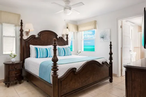 OCEANFRONT GRACE BAY top floor Coral Gardens