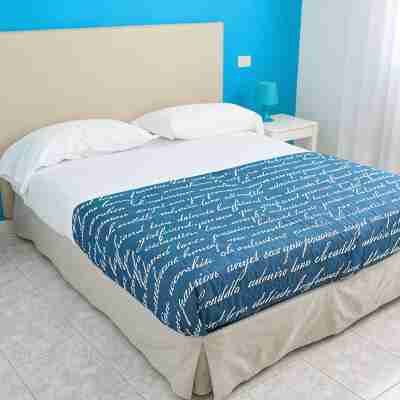 Lovely Cobalt apartment 100 meters from the sea Rooms