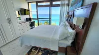 Escape to the Tranquil Sophistication of Yellow Sands Luxury Villas - مسبح