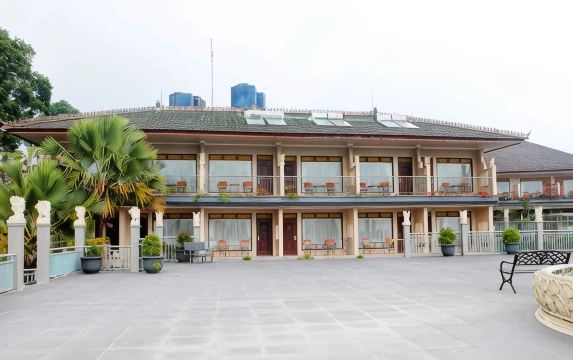 Seruni Hotel Gunung Pangrango Hotels in Cisarua