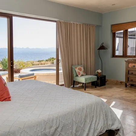 Large Luxury Beachfront Villa with Pool, Paddleboards, Golf Carts- Family Ready!