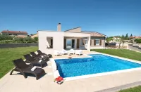 Attractive Villa with Stunning Weiw on Sea, Pool and Green Landscape - Biệt thự